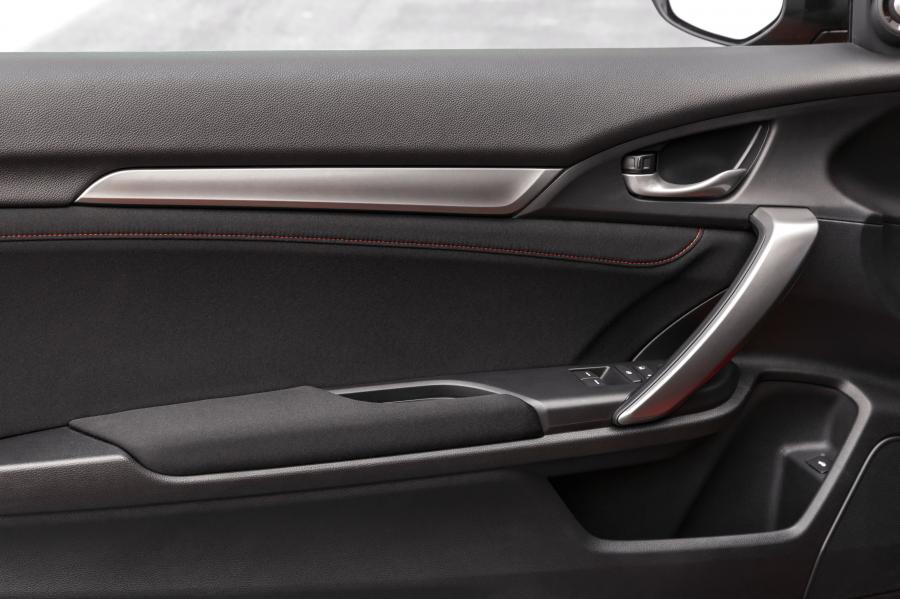 Детали интерьера Honda Civic Si Sedan (FC) 2019 года  (NA) (фото 14 из 43)